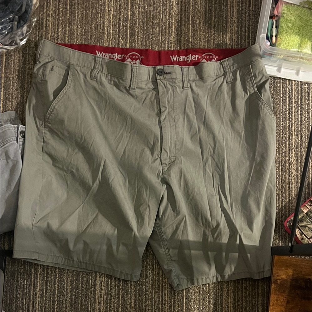 Wrangler Men's Olive Green Flat Front Casual Shorts